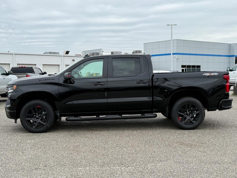 Chevrolet Silverado 1500 Vehicle Full-screen Gallery Image 2