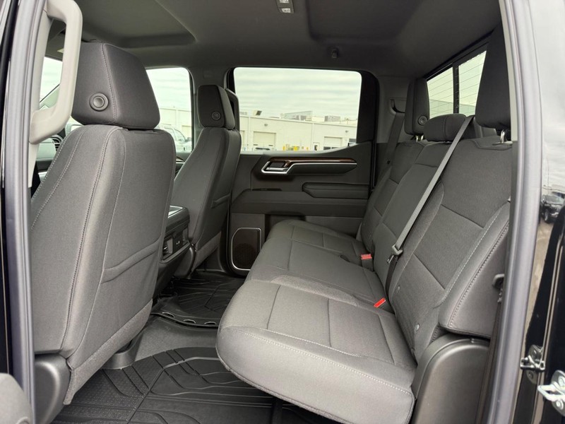 Chevrolet Silverado 1500 Vehicle Full-screen Gallery Image 5