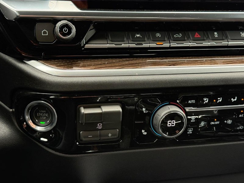 Chevrolet Silverado 1500 Vehicle Full-screen Gallery Image 12