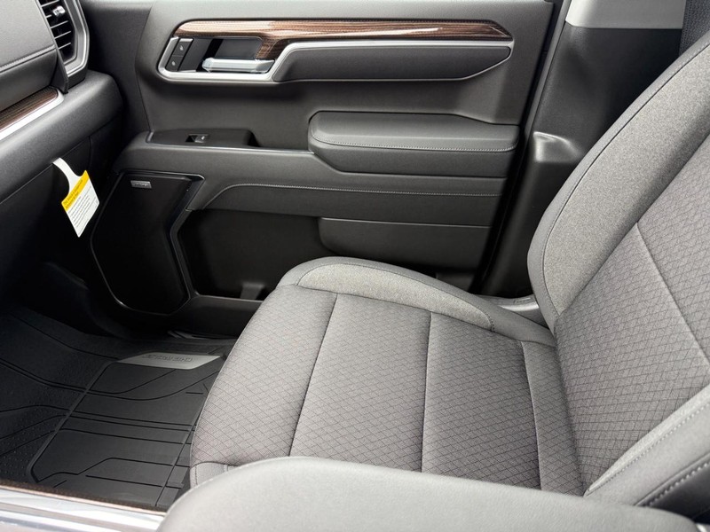Chevrolet Silverado 1500 Vehicle Full-screen Gallery Image 15