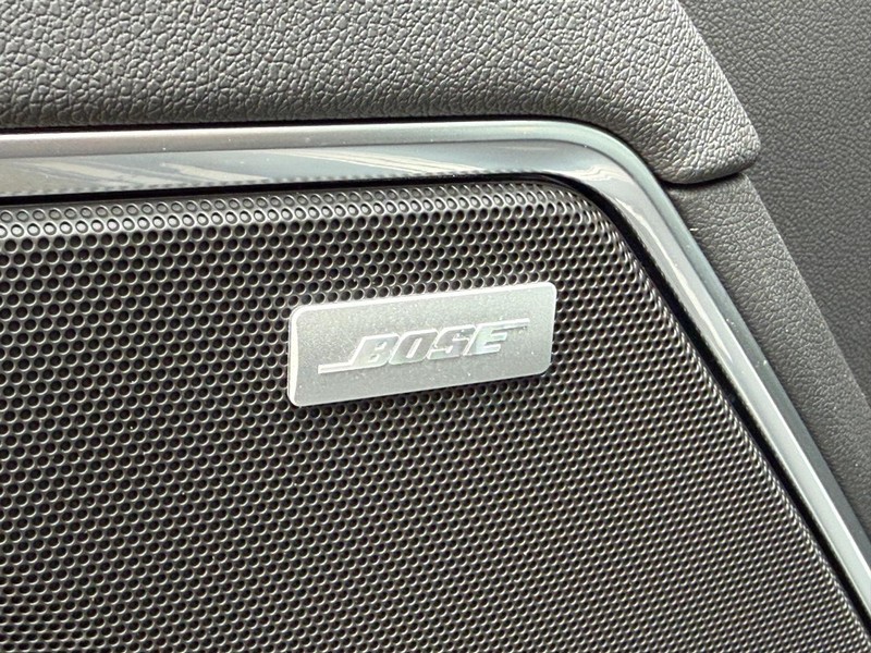 Chevrolet Silverado 1500 Vehicle Full-screen Gallery Image 17
