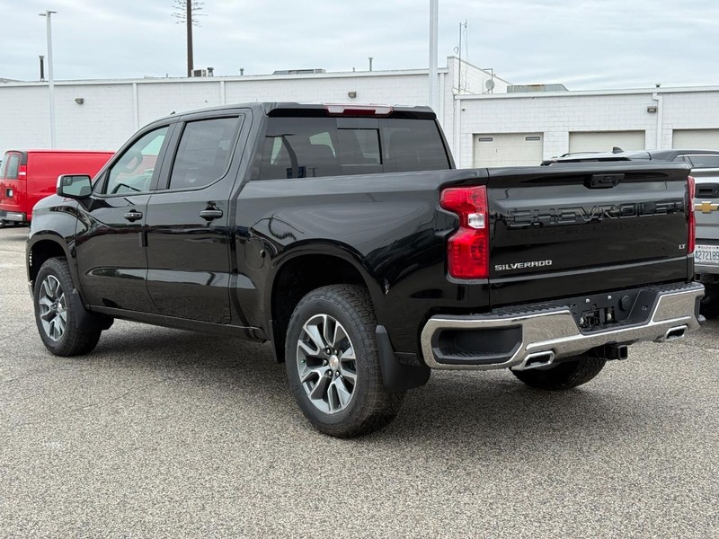 Chevrolet Silverado 1500 Vehicle Full-screen Gallery Image 3