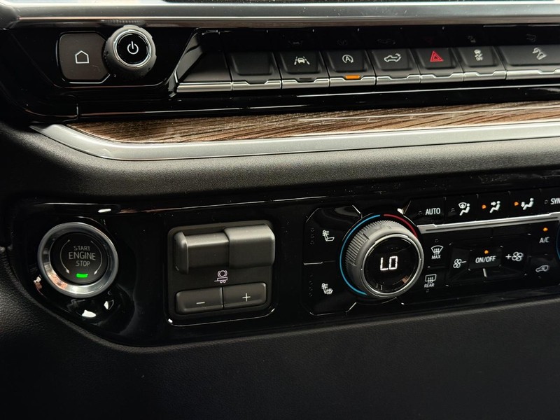 Chevrolet Silverado 1500 Vehicle Full-screen Gallery Image 12