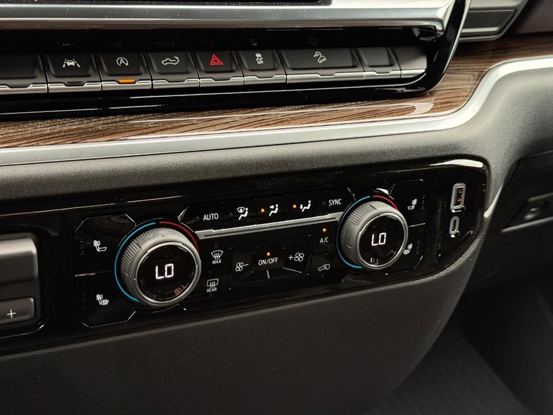 Chevrolet Silverado 1500 Vehicle Full-screen Gallery Image 13