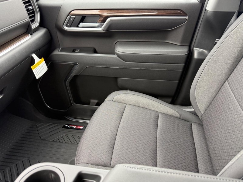 Chevrolet Silverado 1500 Vehicle Full-screen Gallery Image 14