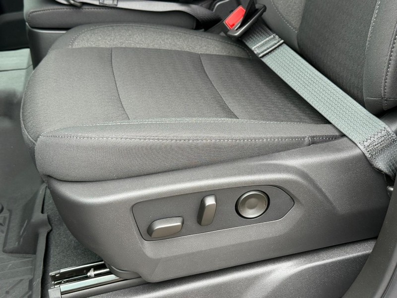 Chevrolet Silverado 1500 Vehicle Full-screen Gallery Image 17