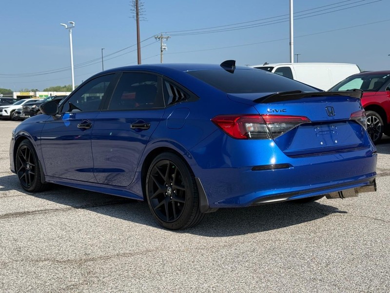 Honda Civic Sedan Vehicle Full-screen Gallery Image 3