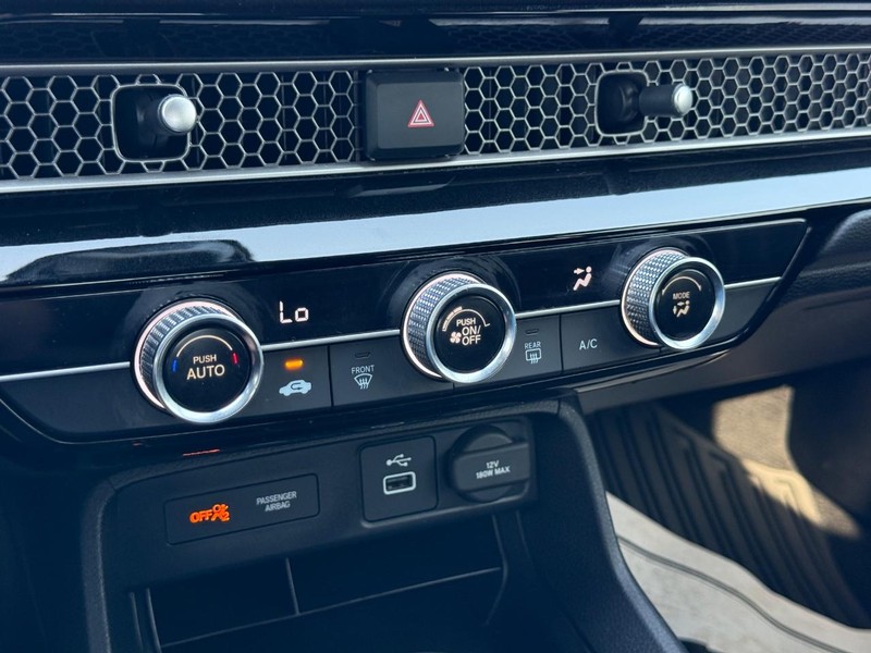 Honda Civic Sedan Vehicle Full-screen Gallery Image 18