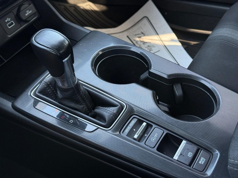 Honda Civic Sedan Vehicle Full-screen Gallery Image 19