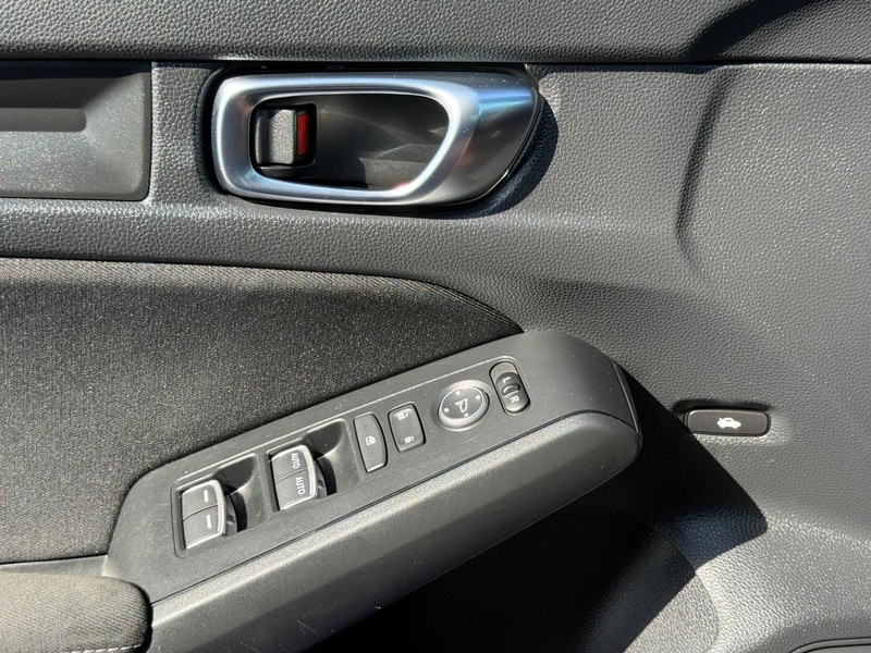 Honda Civic Sedan Vehicle Full-screen Gallery Image 22