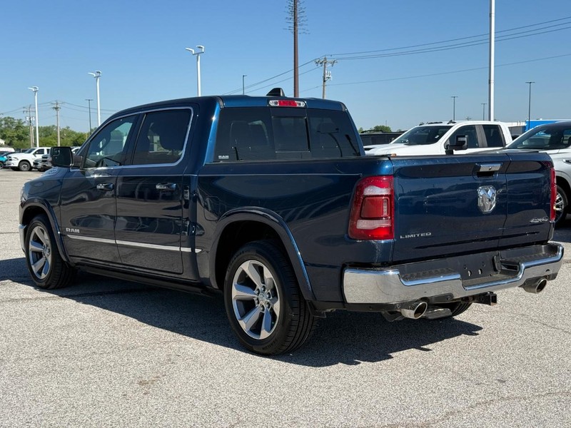 Ram 1500 Vehicle Full-screen Gallery Image 3