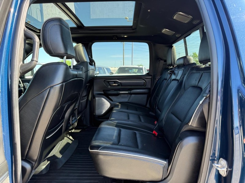 Ram 1500 Vehicle Full-screen Gallery Image 10