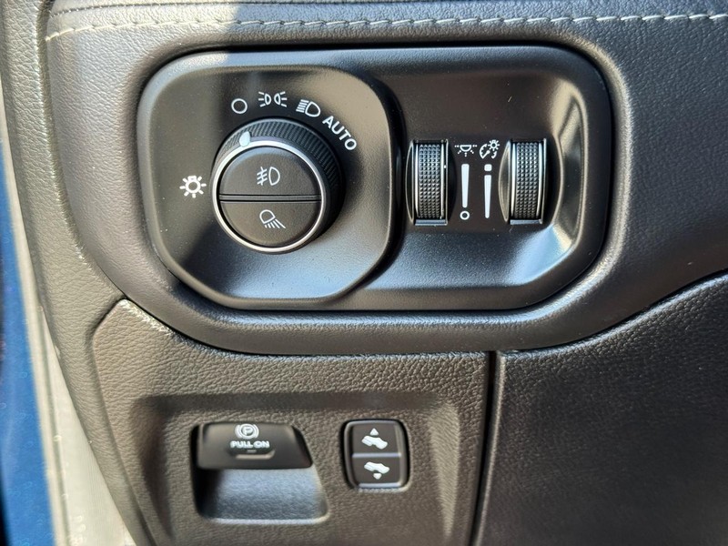 Ram 1500 Vehicle Full-screen Gallery Image 25