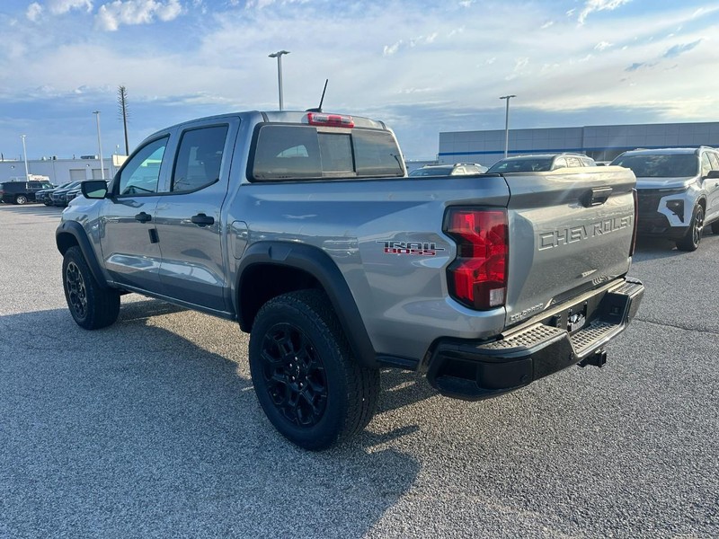 Chevrolet Colorado Vehicle Full-screen Gallery Image 3