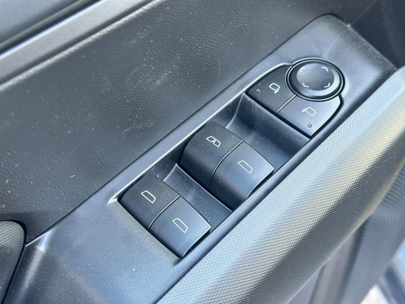 Chevrolet Colorado Vehicle Full-screen Gallery Image 9