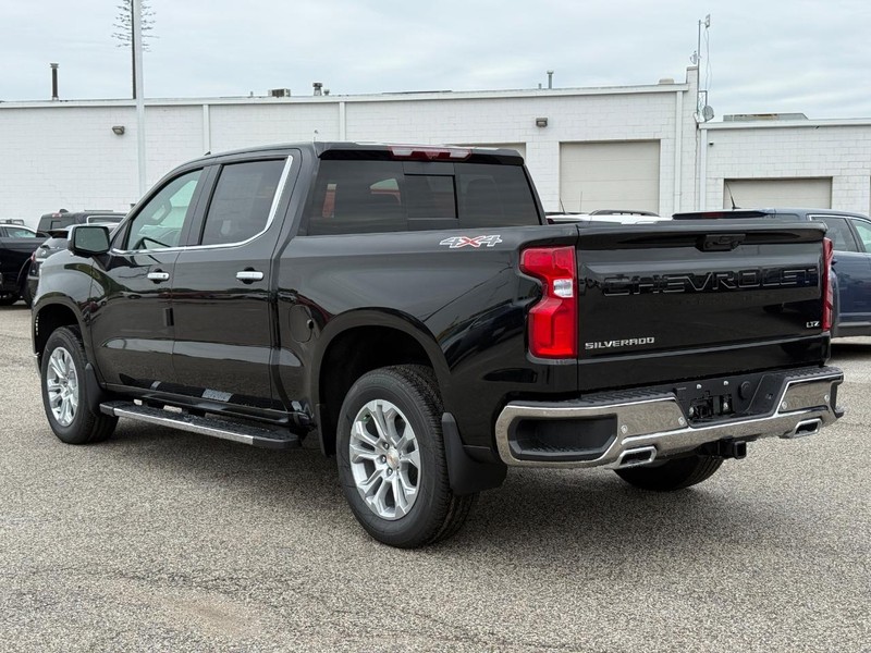 Chevrolet Silverado 1500 Vehicle Full-screen Gallery Image 3