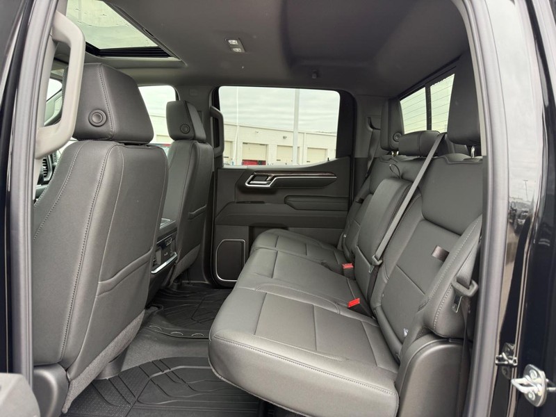 Chevrolet Silverado 1500 Vehicle Full-screen Gallery Image 5