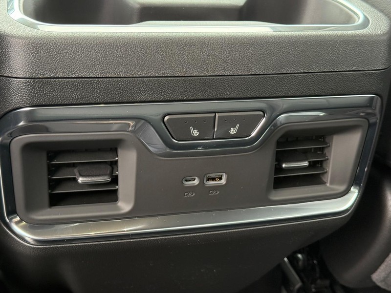 Chevrolet Silverado 1500 Vehicle Full-screen Gallery Image 7