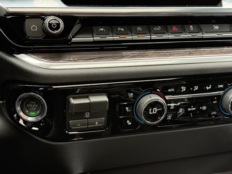 Chevrolet Silverado 1500 Vehicle Full-screen Gallery Image 14