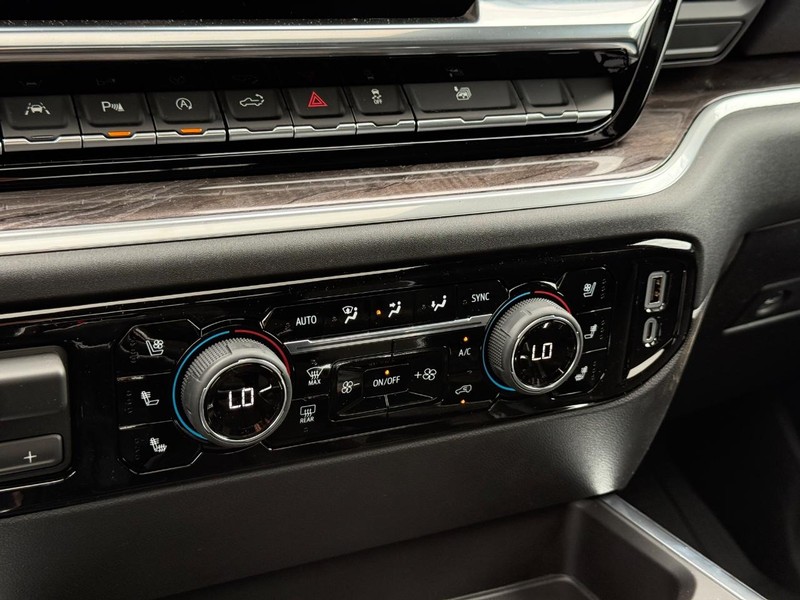 Chevrolet Silverado 1500 Vehicle Full-screen Gallery Image 15