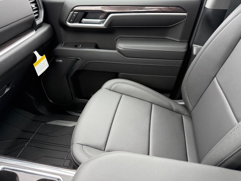 Chevrolet Silverado 1500 Vehicle Full-screen Gallery Image 17