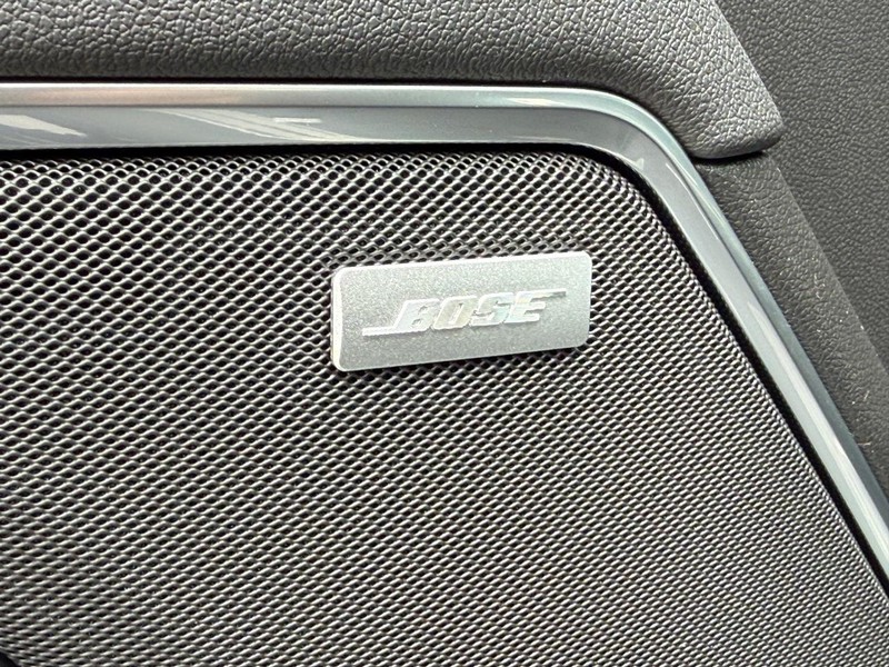 Chevrolet Silverado 1500 Vehicle Full-screen Gallery Image 19