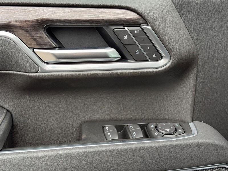 Chevrolet Silverado 1500 Vehicle Full-screen Gallery Image 20