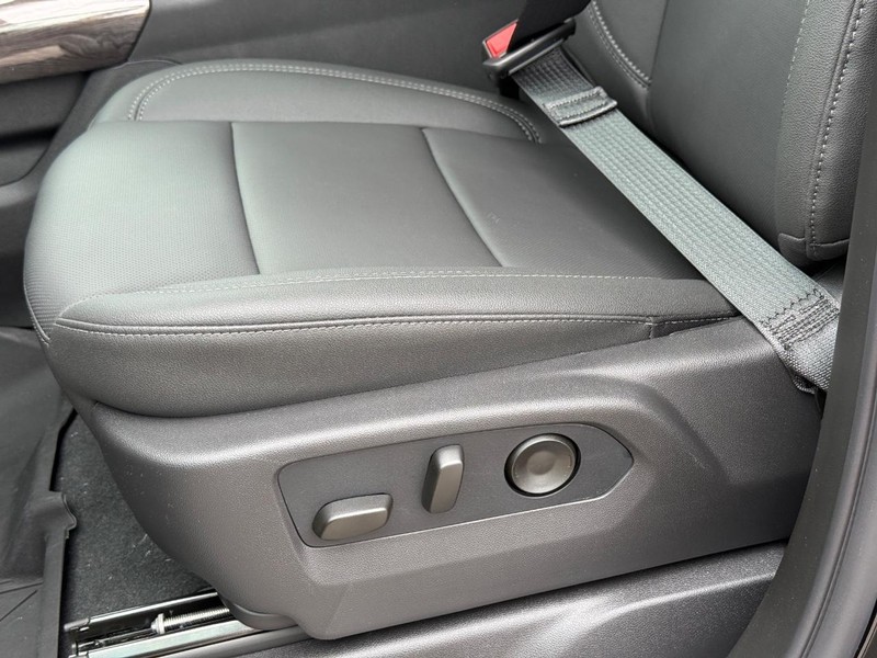 Chevrolet Silverado 1500 Vehicle Full-screen Gallery Image 21