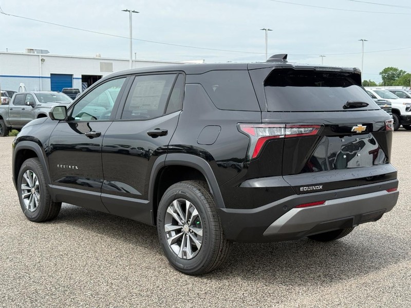 Chevrolet Equinox Vehicle Full-screen Gallery Image 3
