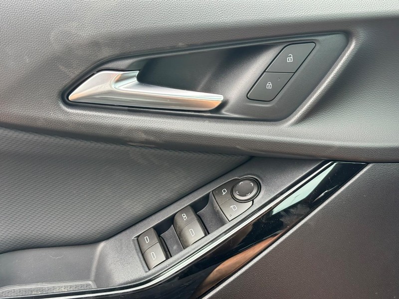 Chevrolet Equinox Vehicle Full-screen Gallery Image 16