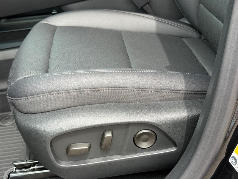 Chevrolet Equinox Vehicle Full-screen Gallery Image 17