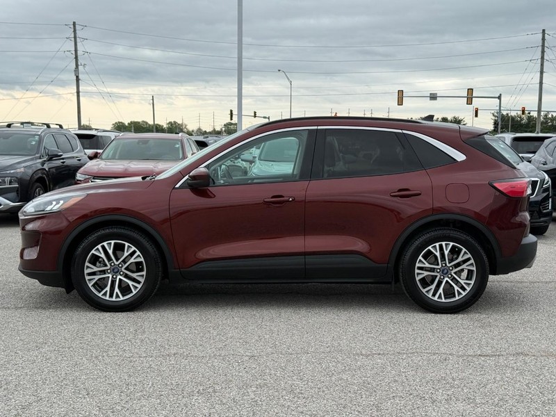 Ford Escape Vehicle Full-screen Gallery Image 2