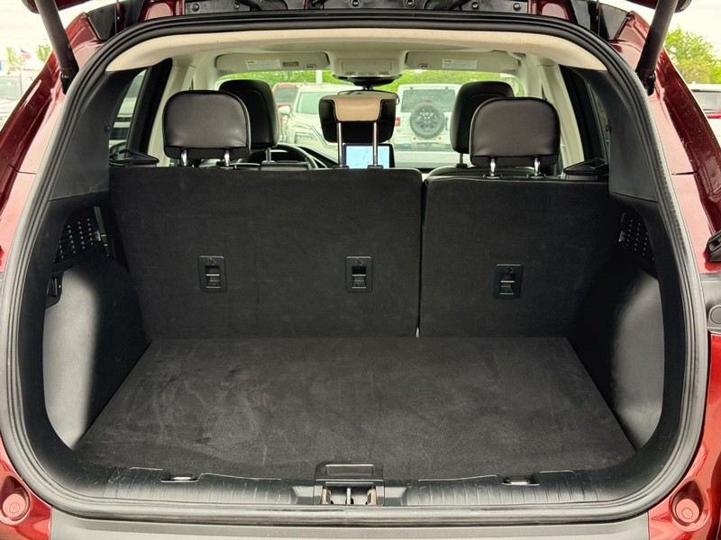 Ford Escape Vehicle Full-screen Gallery Image 6