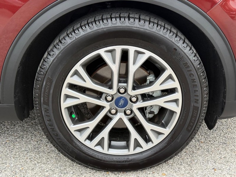 Ford Escape Vehicle Full-screen Gallery Image 7