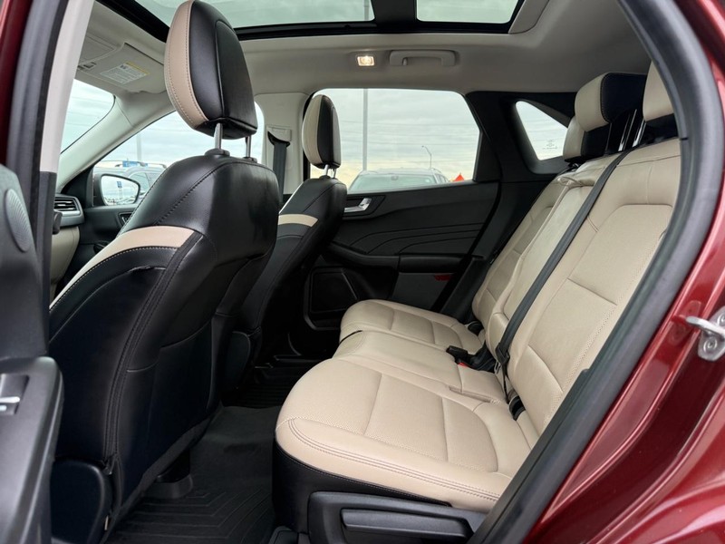 Ford Escape Vehicle Full-screen Gallery Image 10