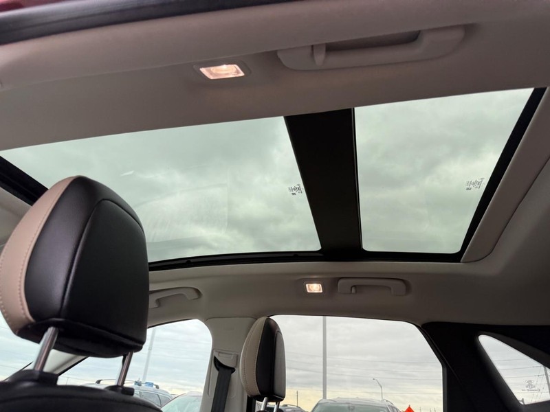 Ford Escape Vehicle Full-screen Gallery Image 11