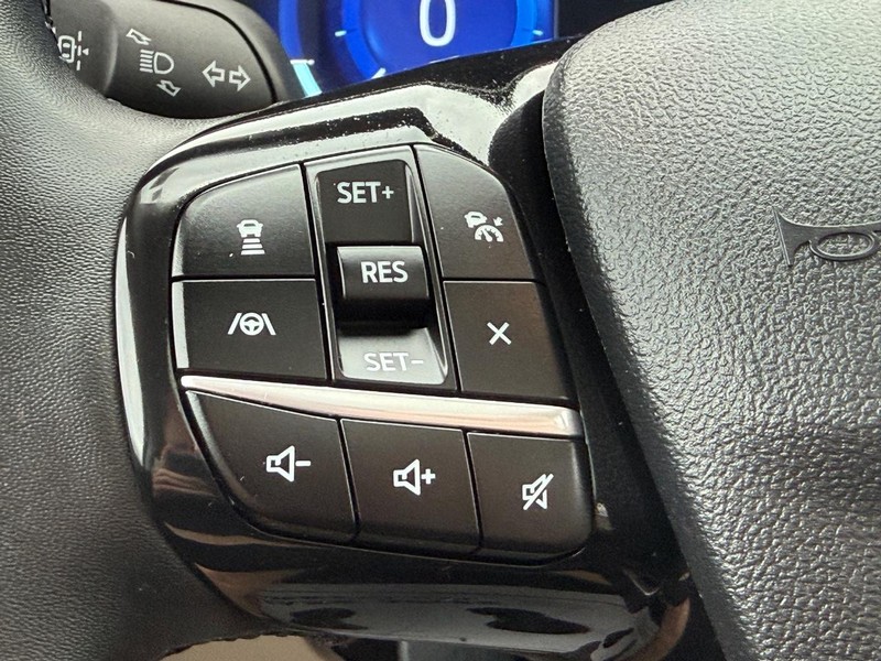 Ford Escape Vehicle Full-screen Gallery Image 14