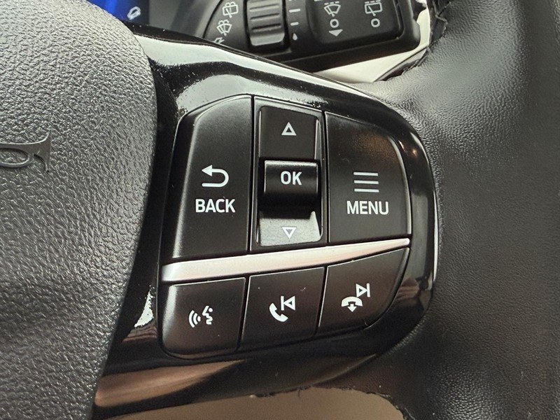 Ford Escape Vehicle Full-screen Gallery Image 15