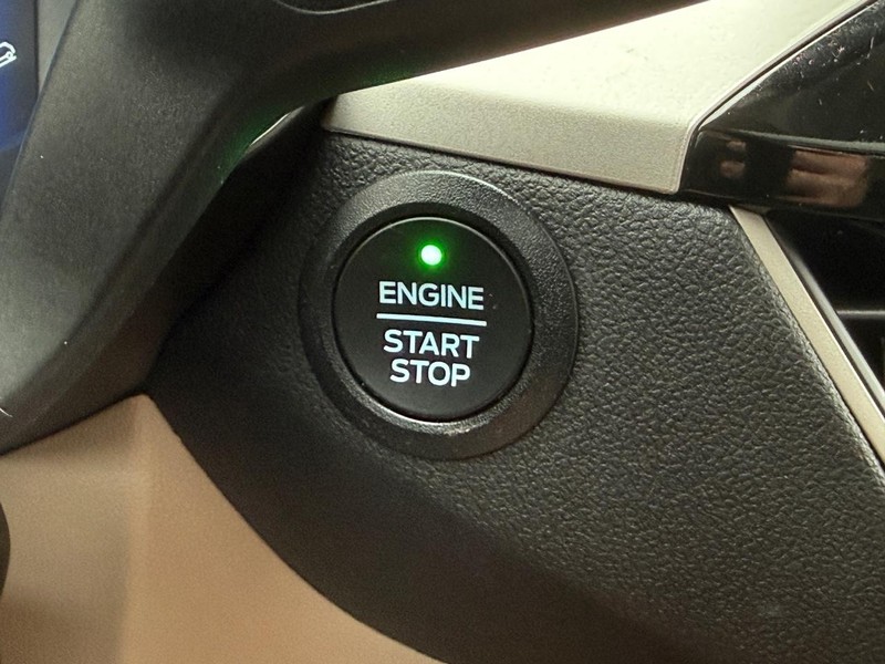 Ford Escape Vehicle Full-screen Gallery Image 16