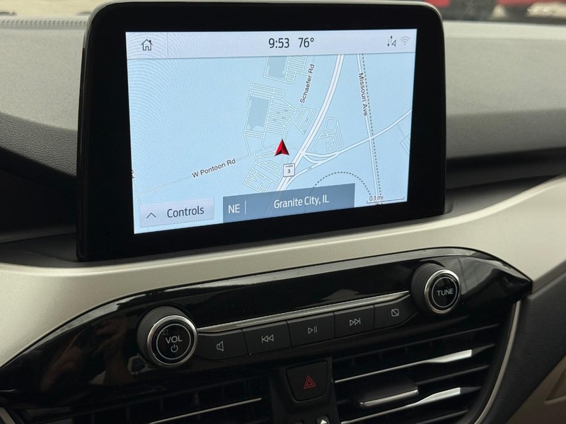 Ford Escape Vehicle Full-screen Gallery Image 17