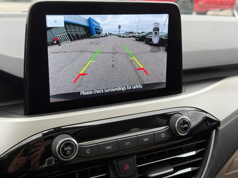 Ford Escape Vehicle Full-screen Gallery Image 18