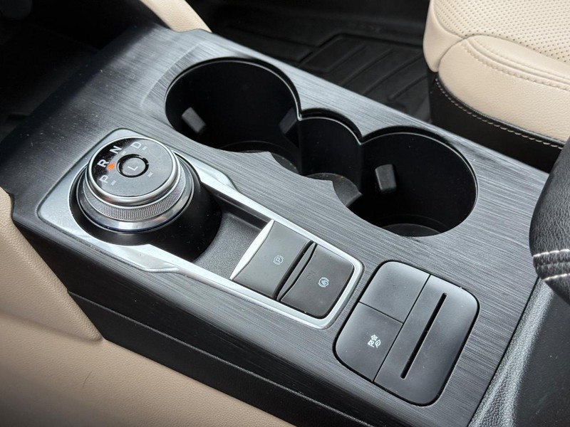 Ford Escape Vehicle Full-screen Gallery Image 20