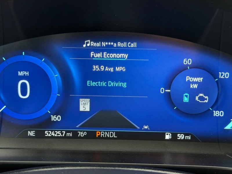 Ford Escape Vehicle Full-screen Gallery Image 22