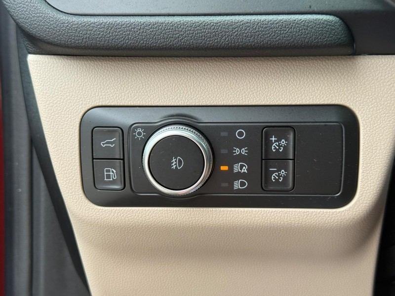 Ford Escape Vehicle Full-screen Gallery Image 23