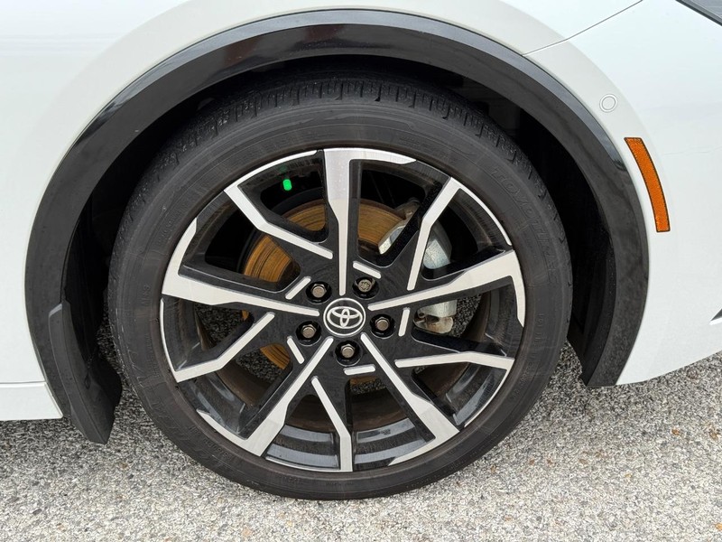 Toyota Prius Prime Vehicle Full-screen Gallery Image 7