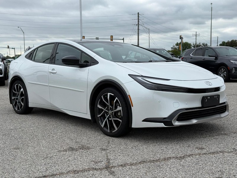 Toyota Prius Prime Vehicle Full-screen Gallery Image 8