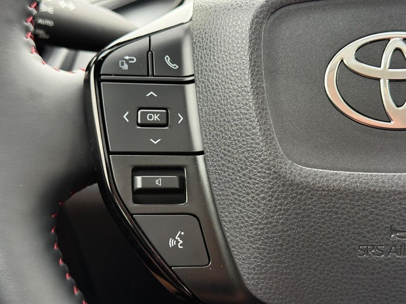 Toyota Prius Prime Vehicle Full-screen Gallery Image 14