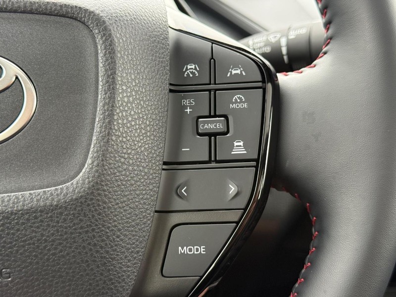 Toyota Prius Prime Vehicle Full-screen Gallery Image 15