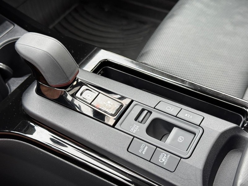 Toyota Prius Prime Vehicle Full-screen Gallery Image 20