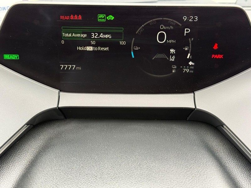 Toyota Prius Prime Vehicle Full-screen Gallery Image 22